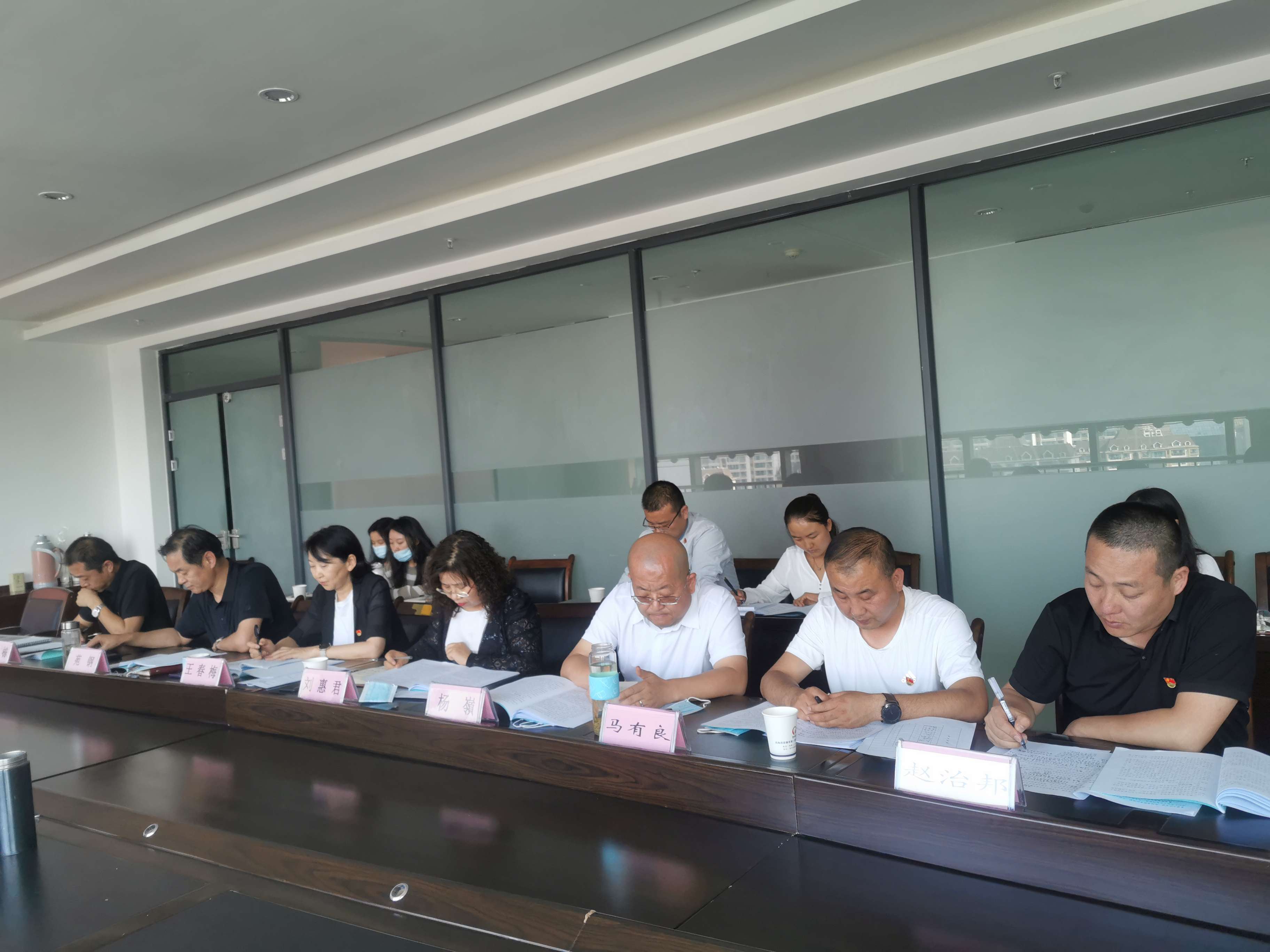 機(jī)關(guān)黨支部召開專題組織生活會(huì)   程彩琳  攝2.jpg