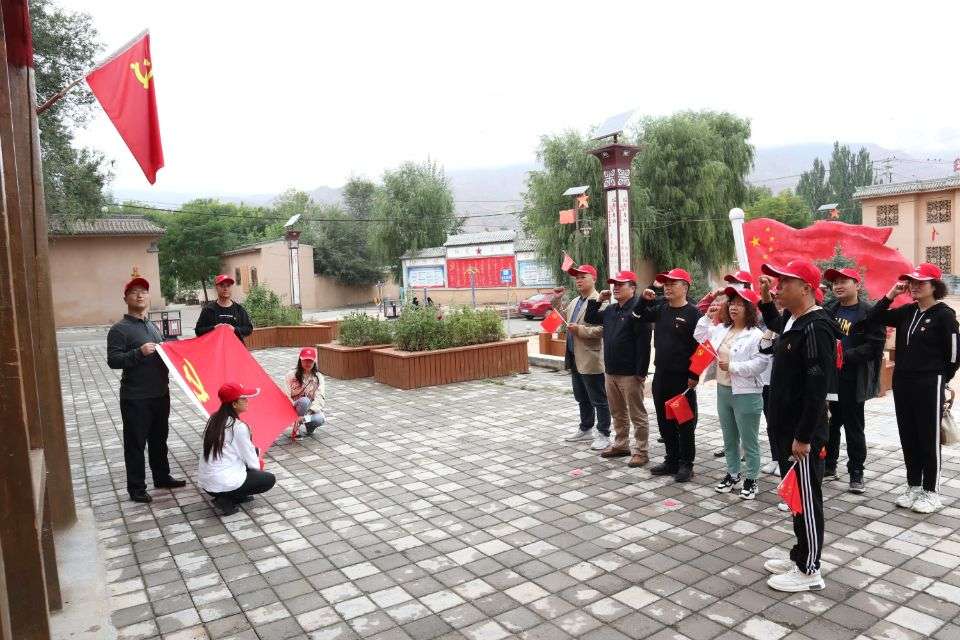 重溫入黨詩詞  王金蓮 攝.jpg